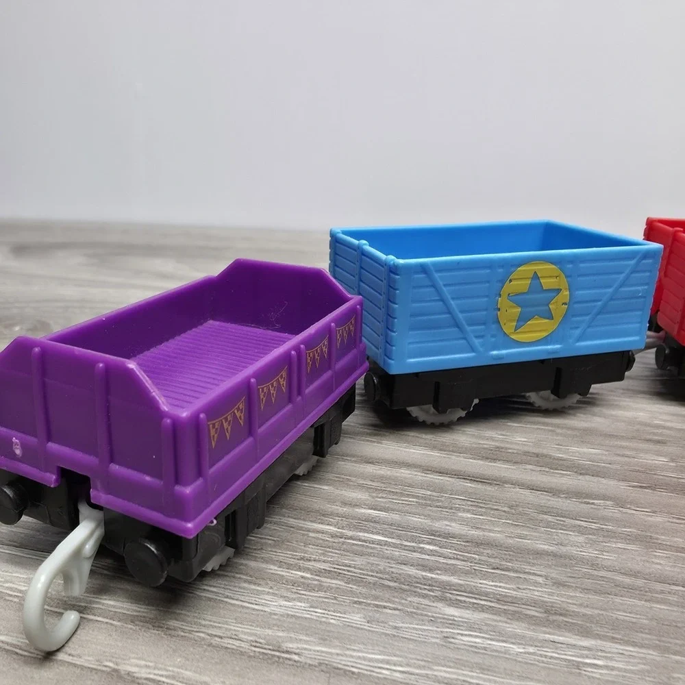 Thomas & Friends 2017 Cargo Car Lot - 5 Cars Teethed Wheels